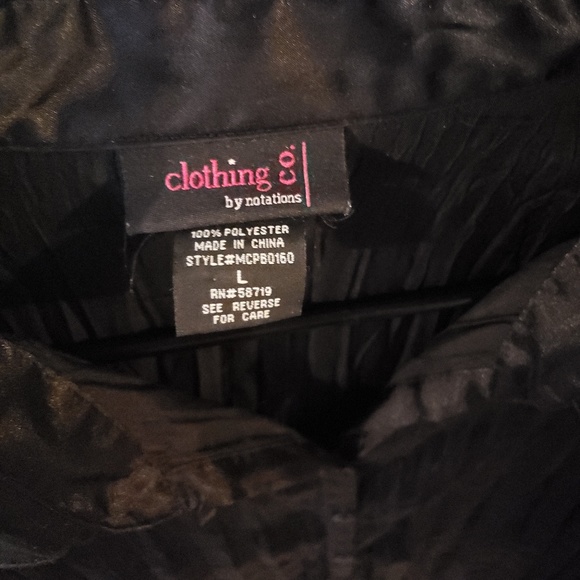 💠 3 for $30💠 Ruffled Button Up Blouse - Picture 3 of 3